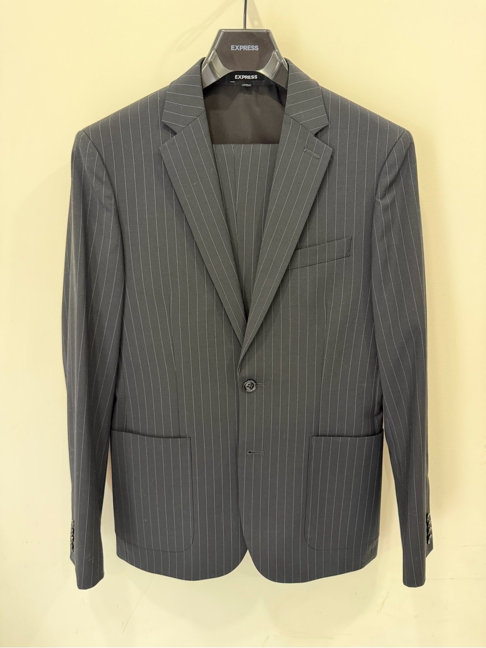 Express Men's Pinstripe Wool Suit 38x32 New*
